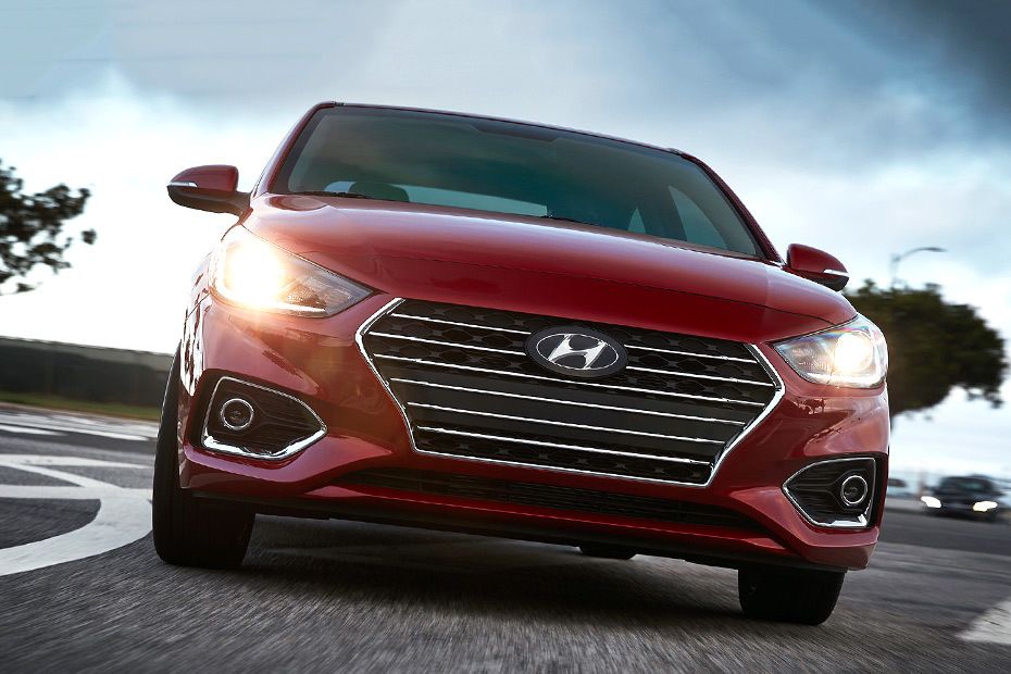 Accent Medium Angle Front View