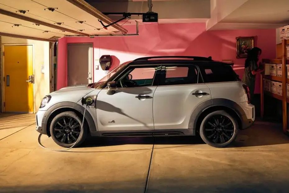 Countryman SE Side view