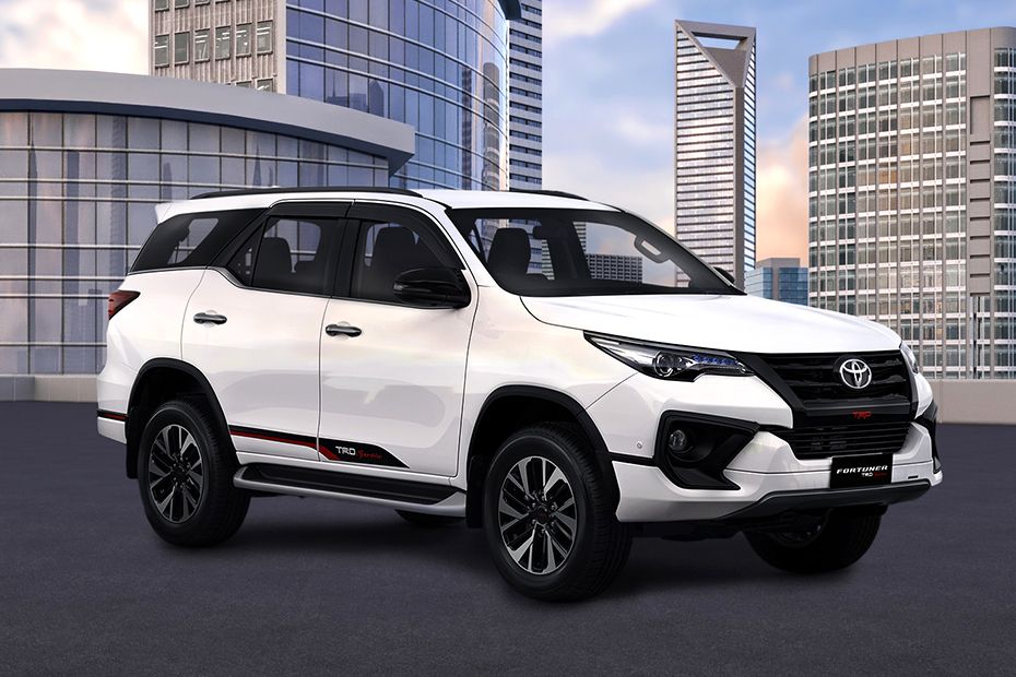 Toyota Fortuner Front Medium View Toyota Fortuner Front Medium View