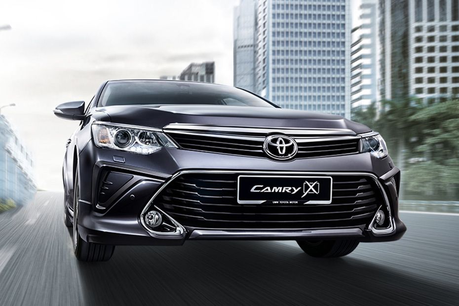 Toyota Camry (2016-2018) Front Medium View