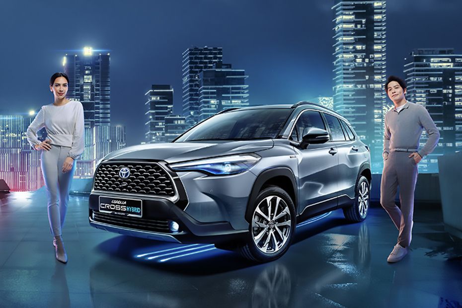 Toyota Corolla Cross Hybrid (2021-2023) Front Side View Toyota Corolla Cross Hybrid (2021-2023) Front Side View