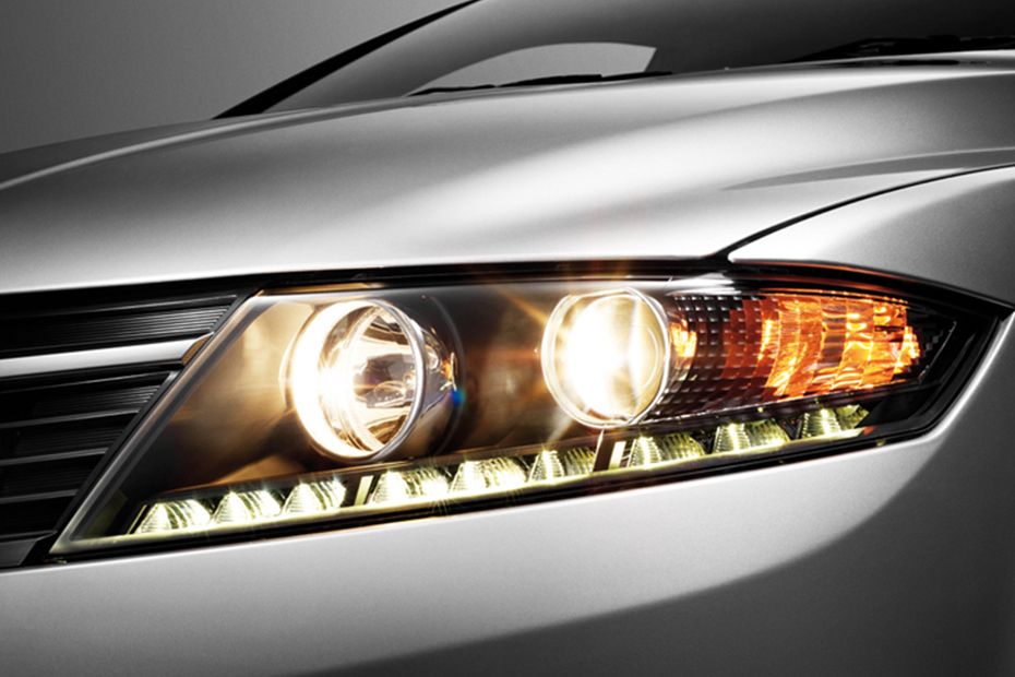 Preve (2012-2018) Headlight