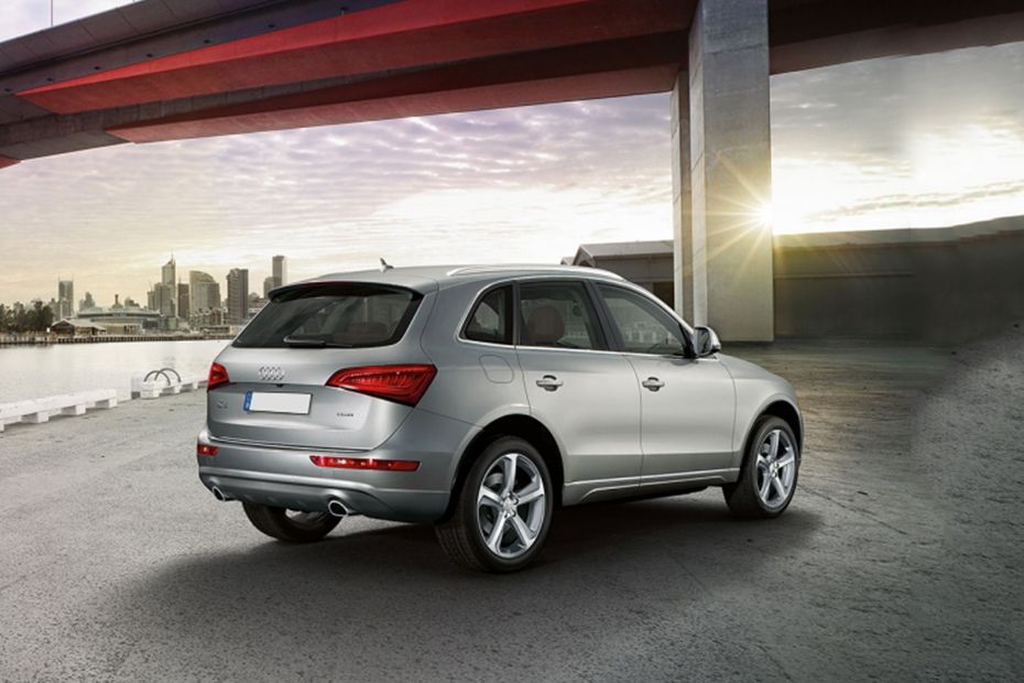 Q5 (2012-2018) Rear angle view