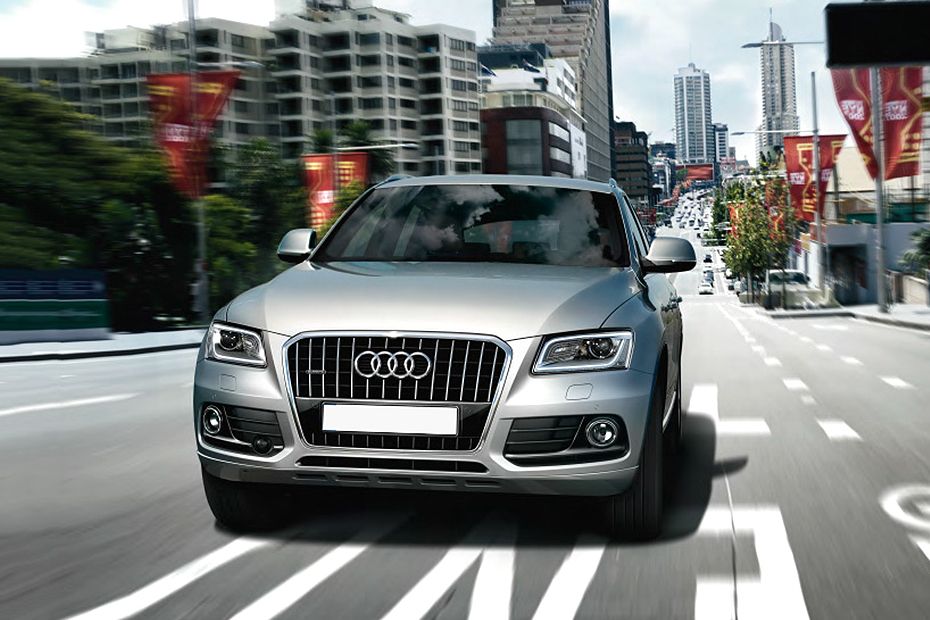 Q5 (2012-2018) Tilted Front View