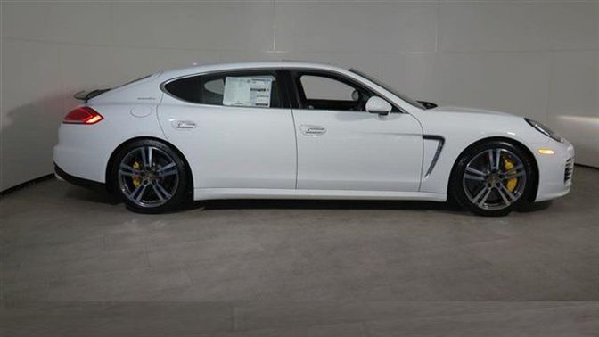 Porsche Panamera Turbo S Executive Drivers Sideview