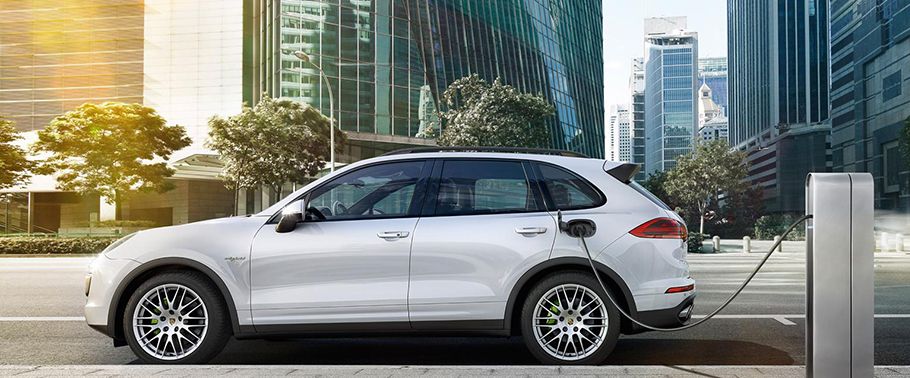 Cayenne S E-Hybrid Side view Cayenne S E-Hybrid Side view