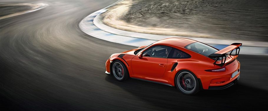 Rear Cross View of Porsche 911 GT3 RS Rear Cross View of Porsche 911 GT3 RS