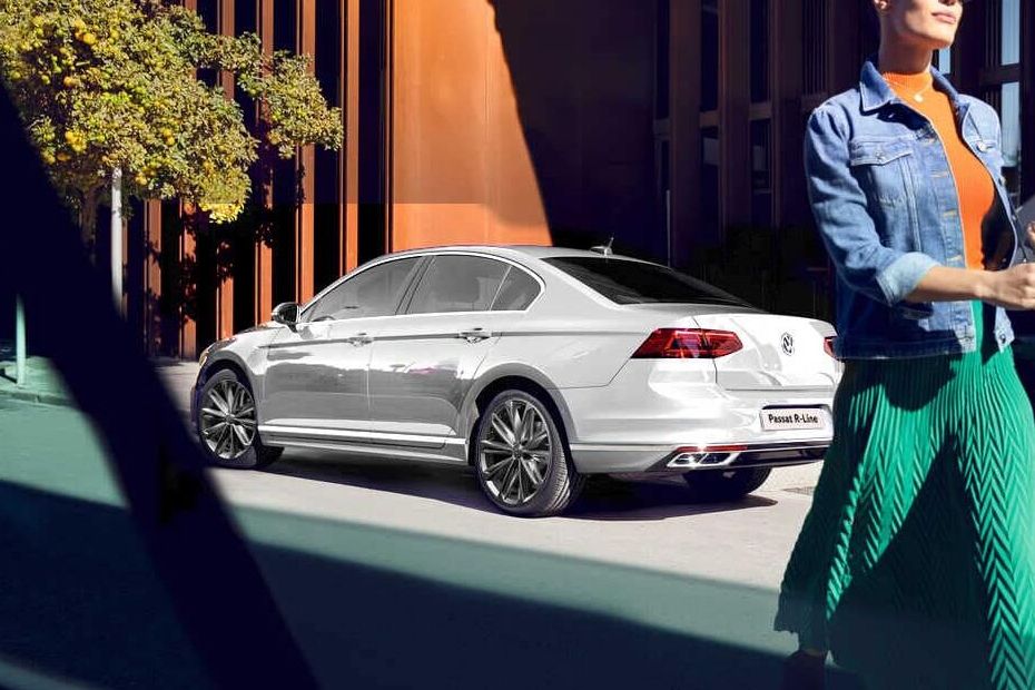 Rear Cross Side View of Volkswagen Passat R-Line