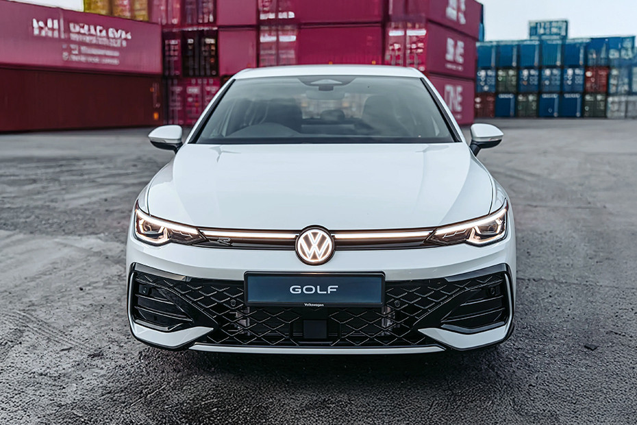 Full Front View of Golf R-Line