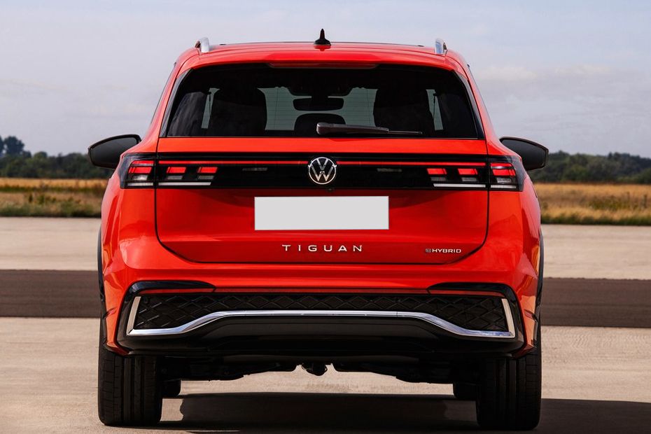 Full Rear View of Volkswagen Tiguan 2024