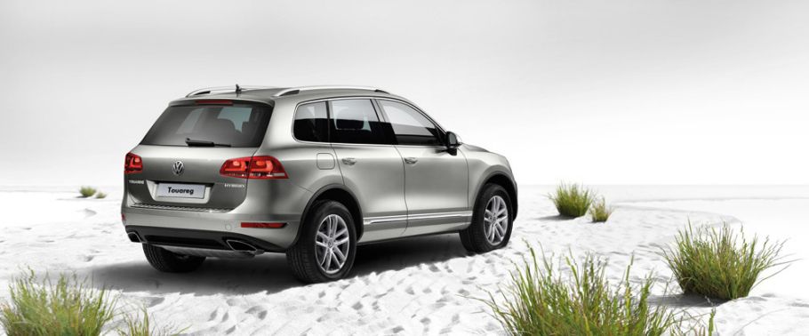Touareg Rear Medium Side View