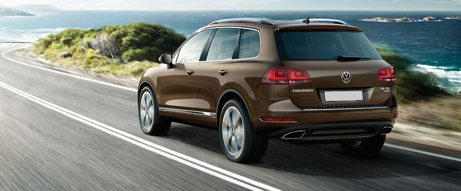 Rear Cross Side View of Volkswagen Touareg TDI