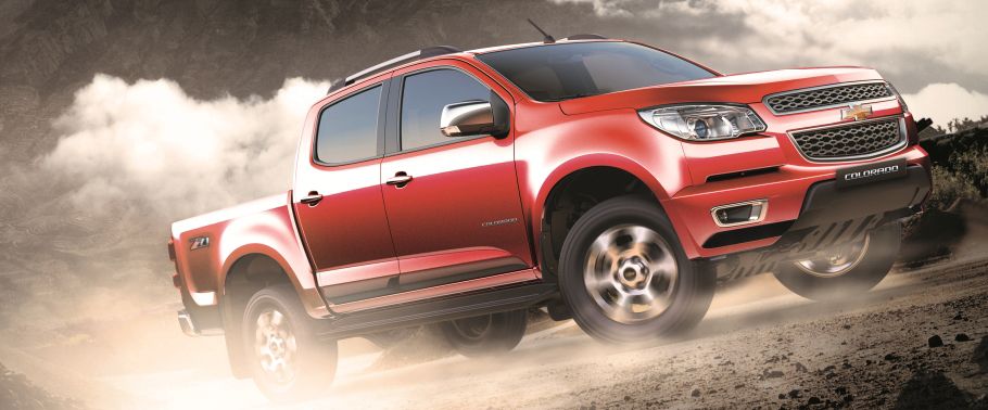 Chevrolet Colorado Muscle Power Front Cross Side View