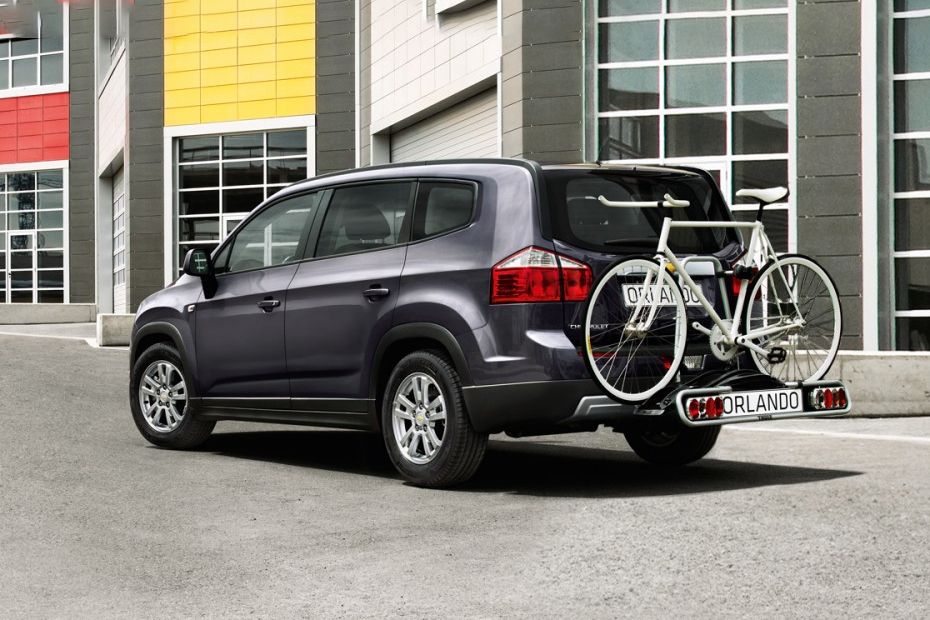 Rear Cross Side View of Chevrolet Orlando Rear Cross Side View of Chevrolet Orlando