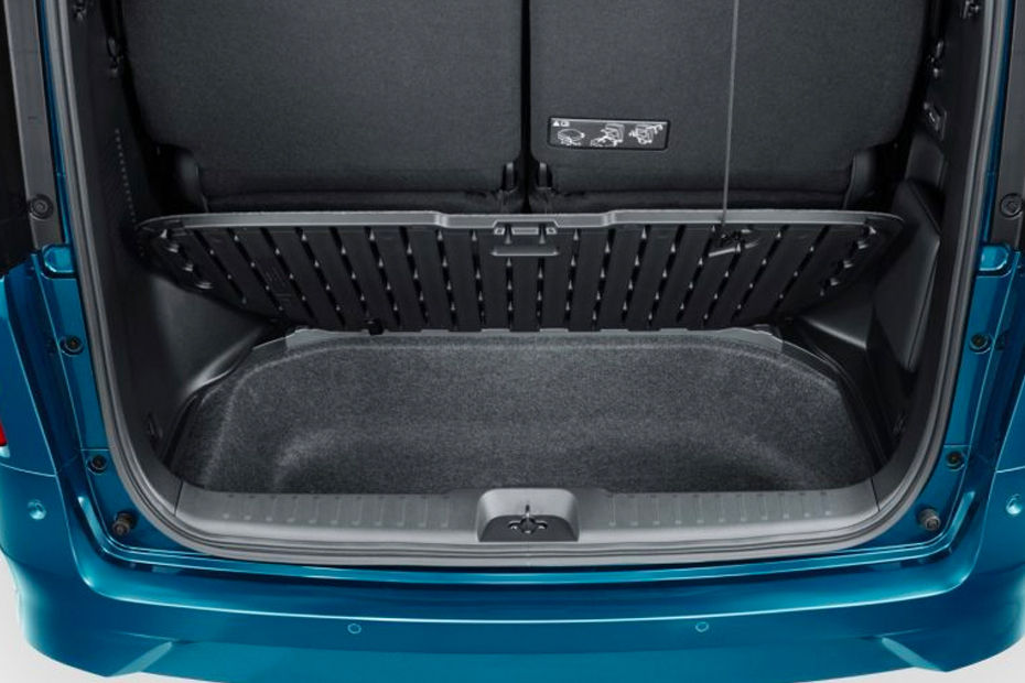 Trunk Open Closer View of Serena e-Power