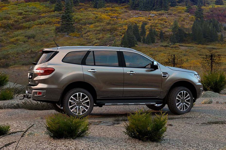 Everest (2019-2021) Rear Medium Side View Everest (2019-2021) Rear Medium Side View