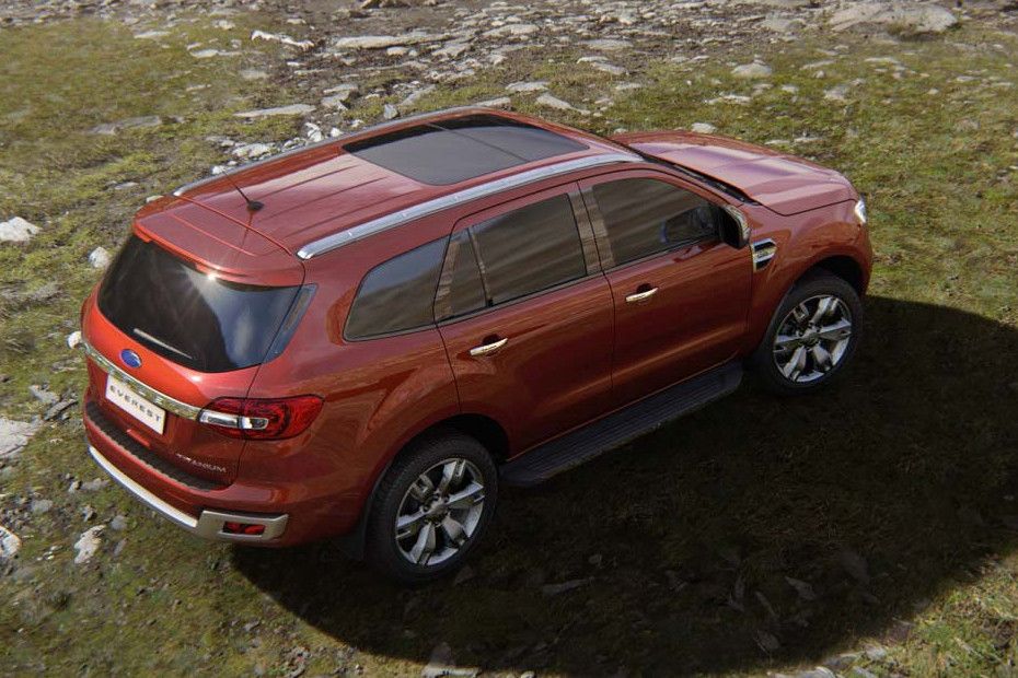 Everest (2016-2018) Rear angle view