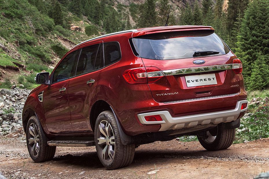 Rear Cross Side View of Ford Everest (2016-2018)