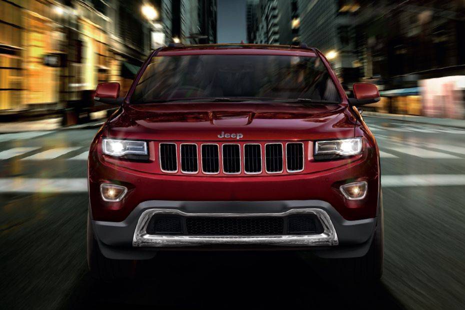 Full Front View of Grand Cherokee Full Front View of Grand Cherokee