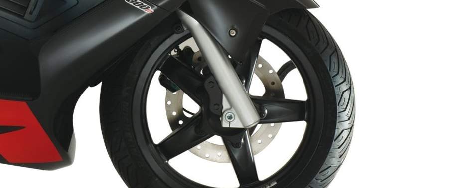 Aprilia SR 50 R Front Tyre Aprilia SR 50 R Front Tyre