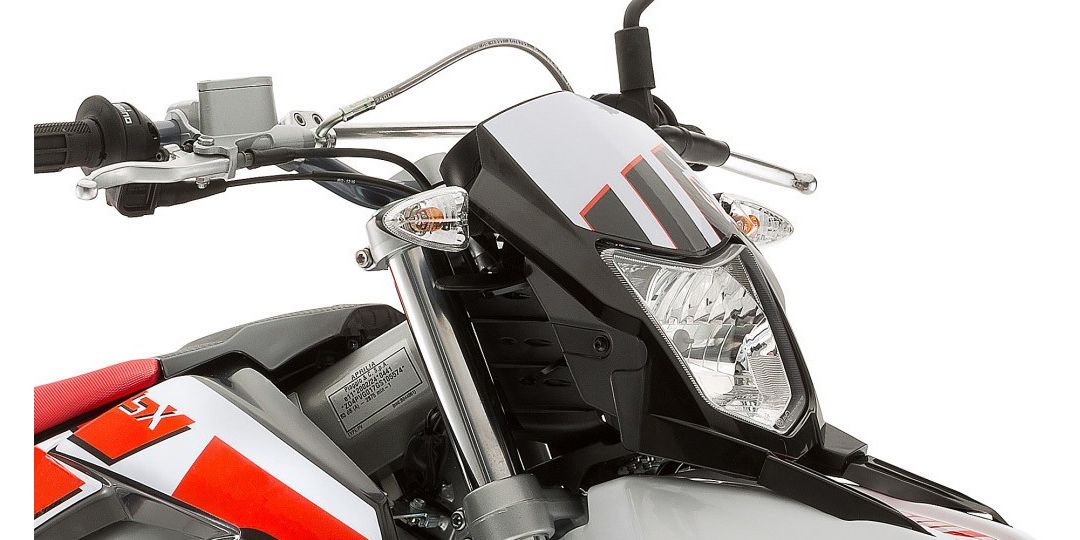 Aprilia SX 50 Head Light View Aprilia SX 50 Head Light View