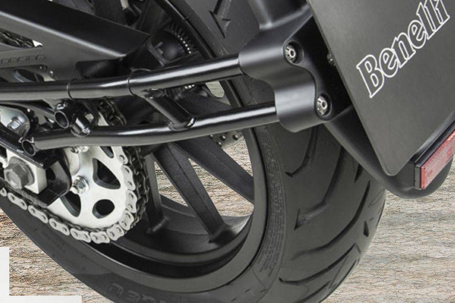 Benelli Leoncino 500 Drive View Benelli Leoncino 500 Drive View