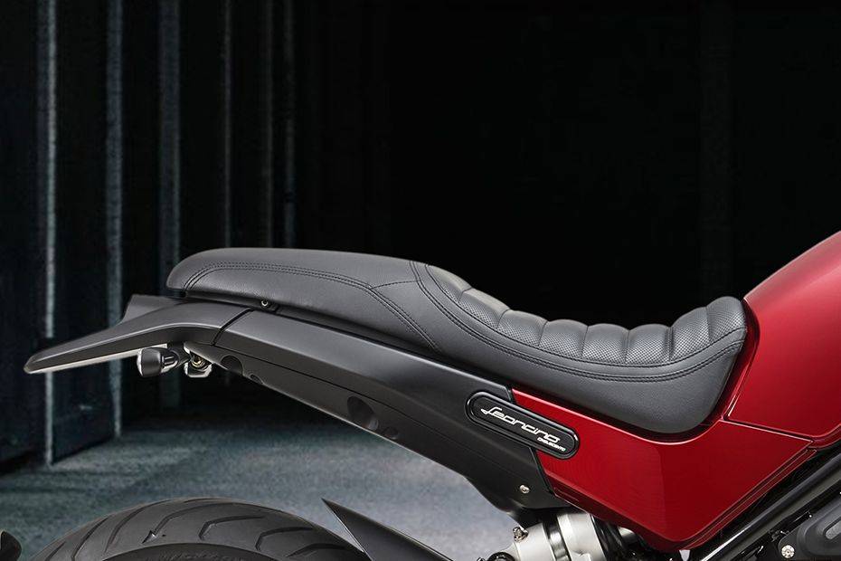 Benelli Leoncino 500 Rider Seat View Benelli Leoncino 500 Rider Seat View