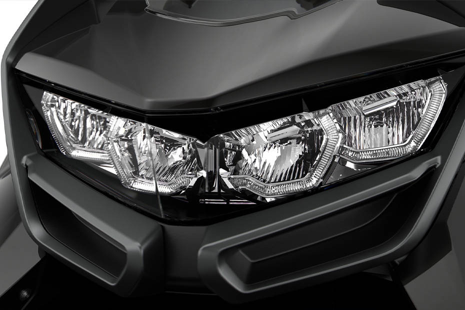 BMW C 400 GT Head Light View BMW C 400 GT Head Light View