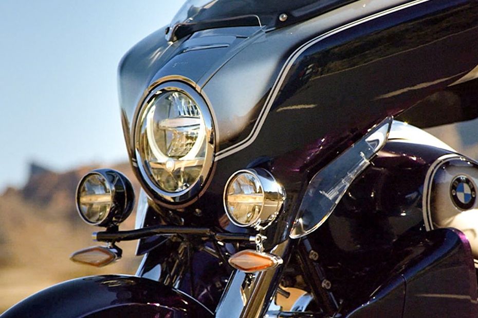BMW R18 Transcontinental Head Light View