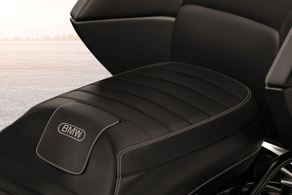 BMW R18 Transcontinental Rider Seat View