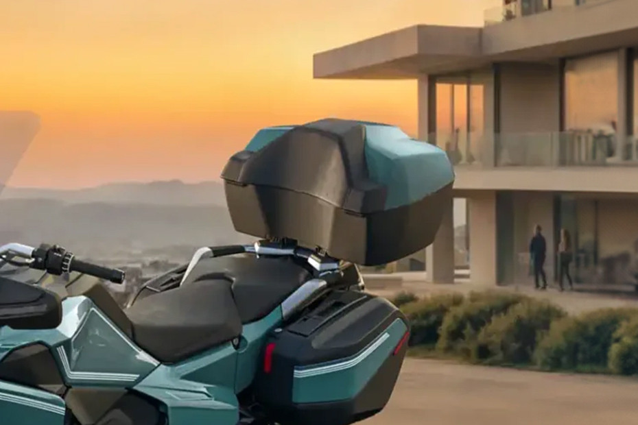 BMW R 1300 RT Storage Box View