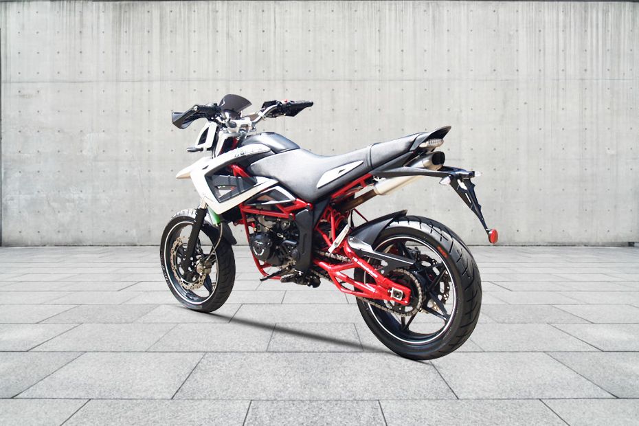 Daiichi Megelli 250 MR Slant Back Side View Right