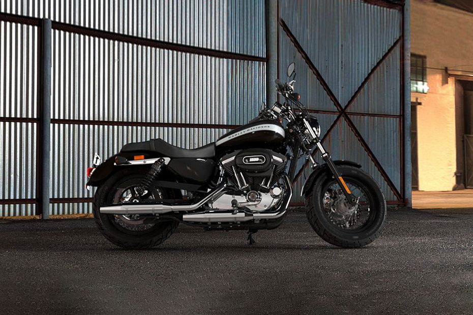 Harley-Davidson 1200 Custom Right Side Viewfull Image Harley-Davidson 1200 Custom Right Side Viewfull Image