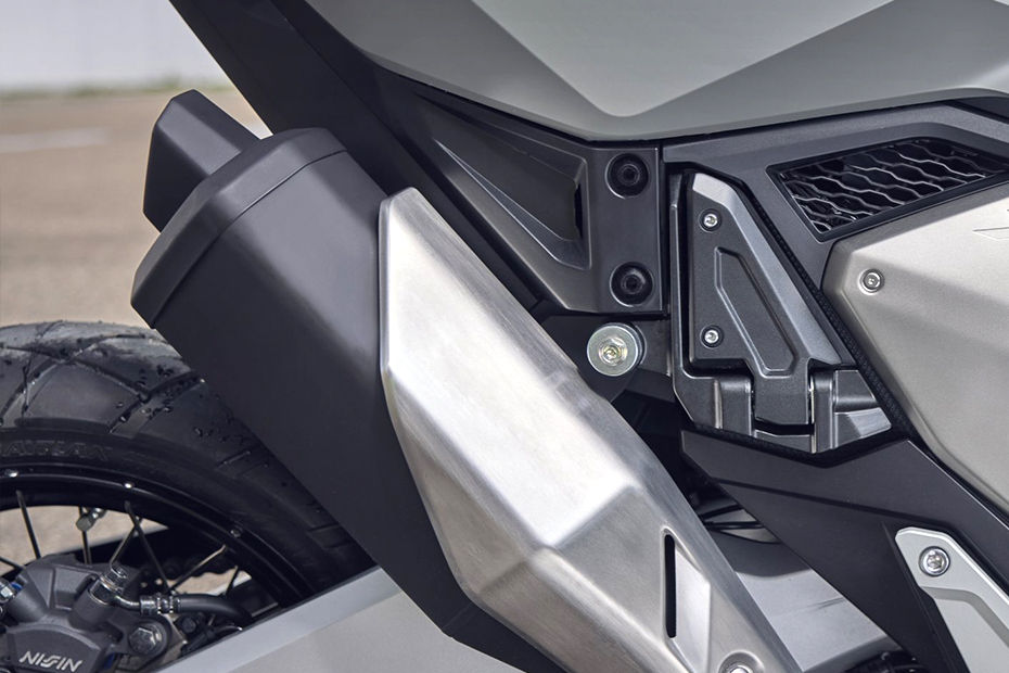 Honda X-ADV Exhaust View Honda X-ADV Exhaust View