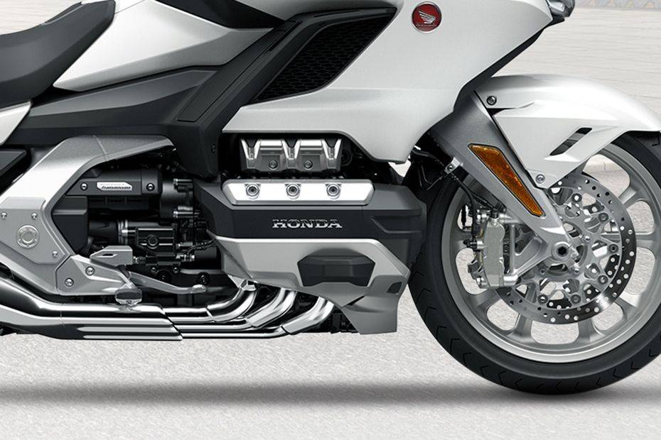 Self-Balancing Honda Gold Wing Incoming