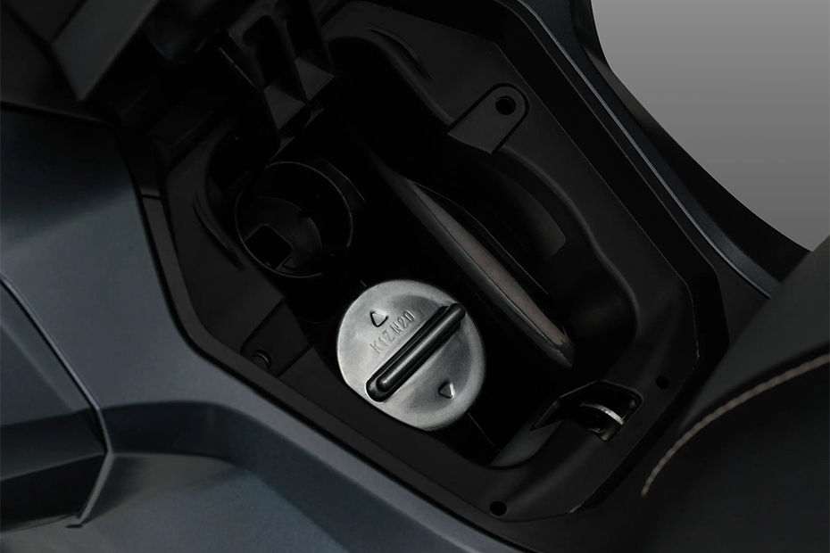Honda ADV160 Fuel Tank View