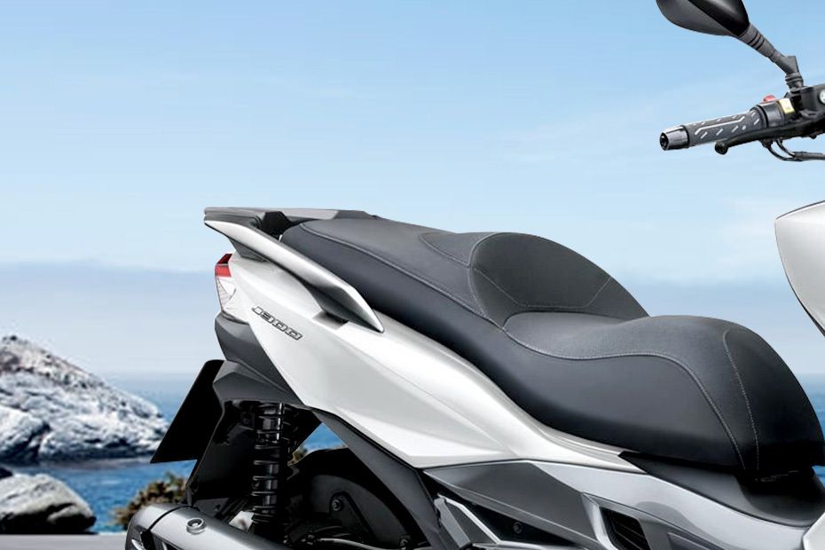 Kawasaki J300 ABS Back Rest View Kawasaki J300 ABS Back Rest View