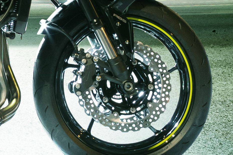 Kawasaki Z900 Front Tyre View Kawasaki Z900 Front Tyre View