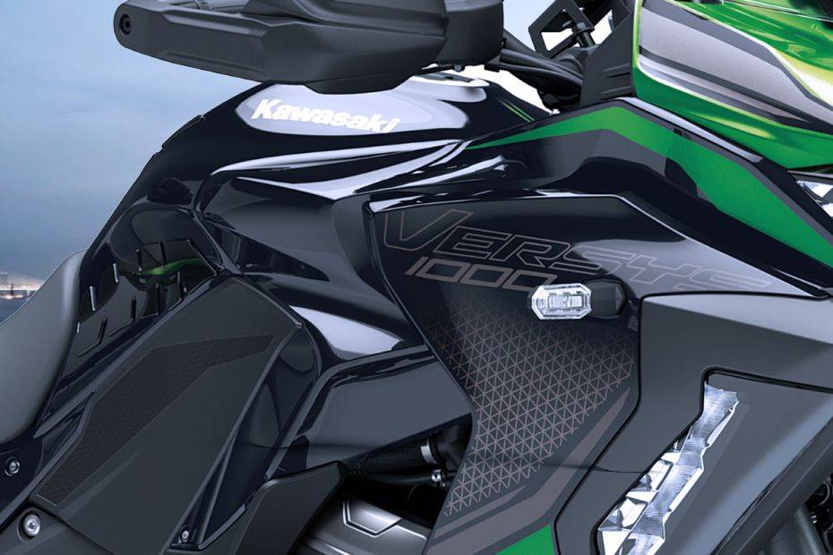 Kawasaki Versys 1000 SE Fuel Tank View Kawasaki Versys 1000 SE Fuel Tank View