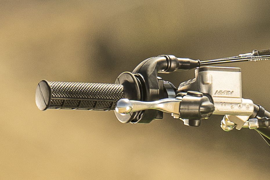 Kawasaki KX 250X Handle Bar View