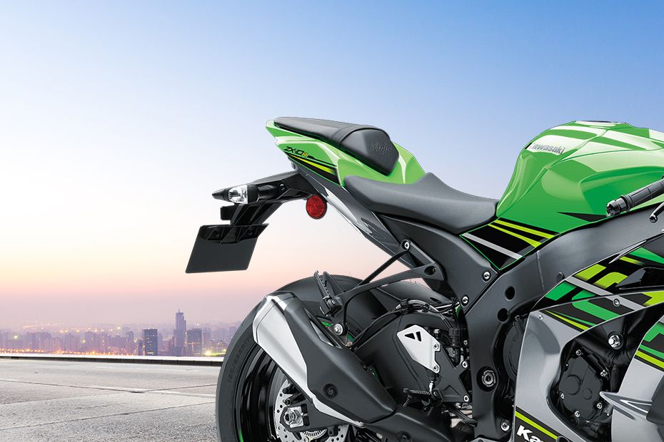 Kawasaki Ninja ZX-10R Rider Seat View Kawasaki Ninja ZX-10R Rider Seat View