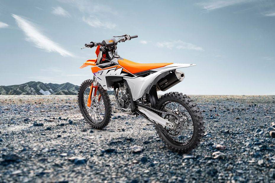 KTM 350 SX-F Slant Back Side View Right KTM 350 SX-F Slant Back Side View Right