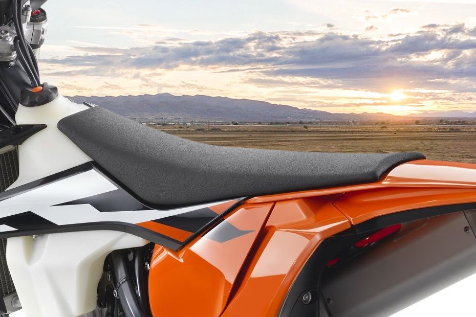 KTM 450 EXC-F (2016-2018) Rider Seat View KTM 450 EXC-F (2016-2018) Rider Seat View