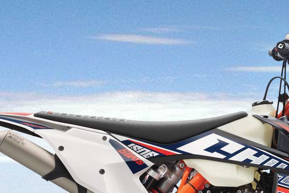 KTM 300 EXC TPI Six Days 2018 Tyre Width View