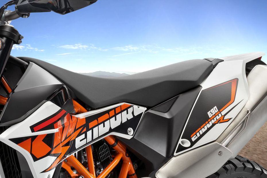 KTM 690 Enduro R Rider Seat View KTM 690 Enduro R Rider Seat View