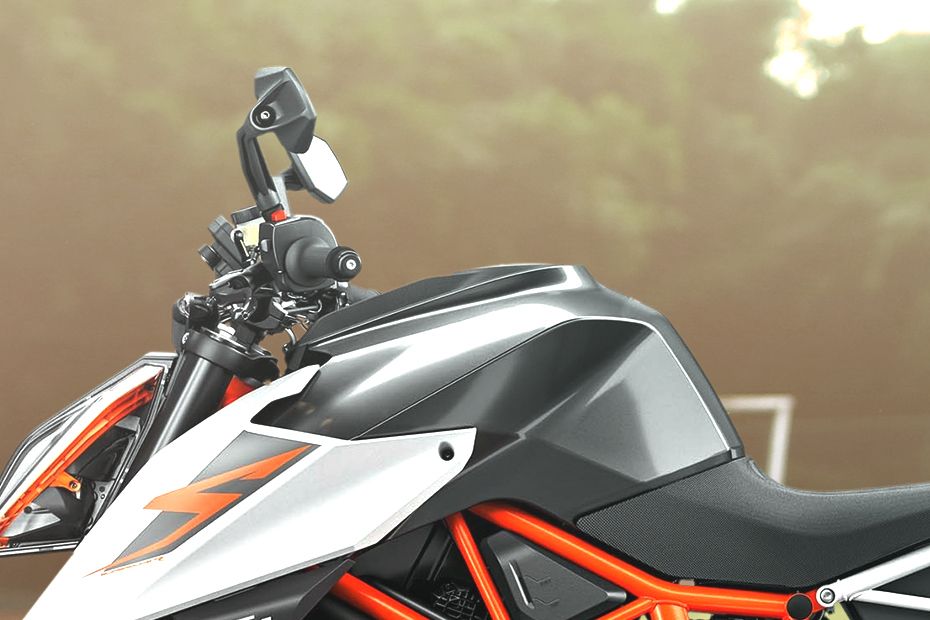 KTM 1290 Super Duke R Fuel Tank View KTM 1290 Super Duke R Fuel Tank View