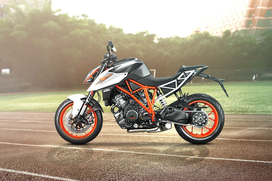 KTM 1290 Super Duke R Left Side View Full Image KTM 1290 Super Duke R Left Side View Full Image