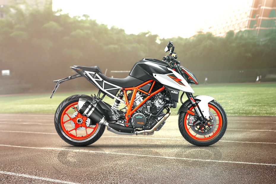 KTM 1290 Super Duke R Right Side Viewfull Image KTM 1290 Super Duke R Right Side Viewfull Image