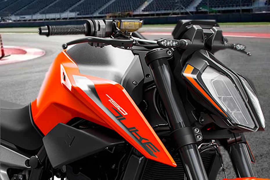 KTM Duke 790 Fuel Tank View KTM Duke 790 Fuel Tank View