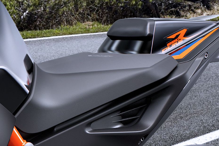 KTM 890 Duke R Back Rest View KTM 890 Duke R Back Rest View